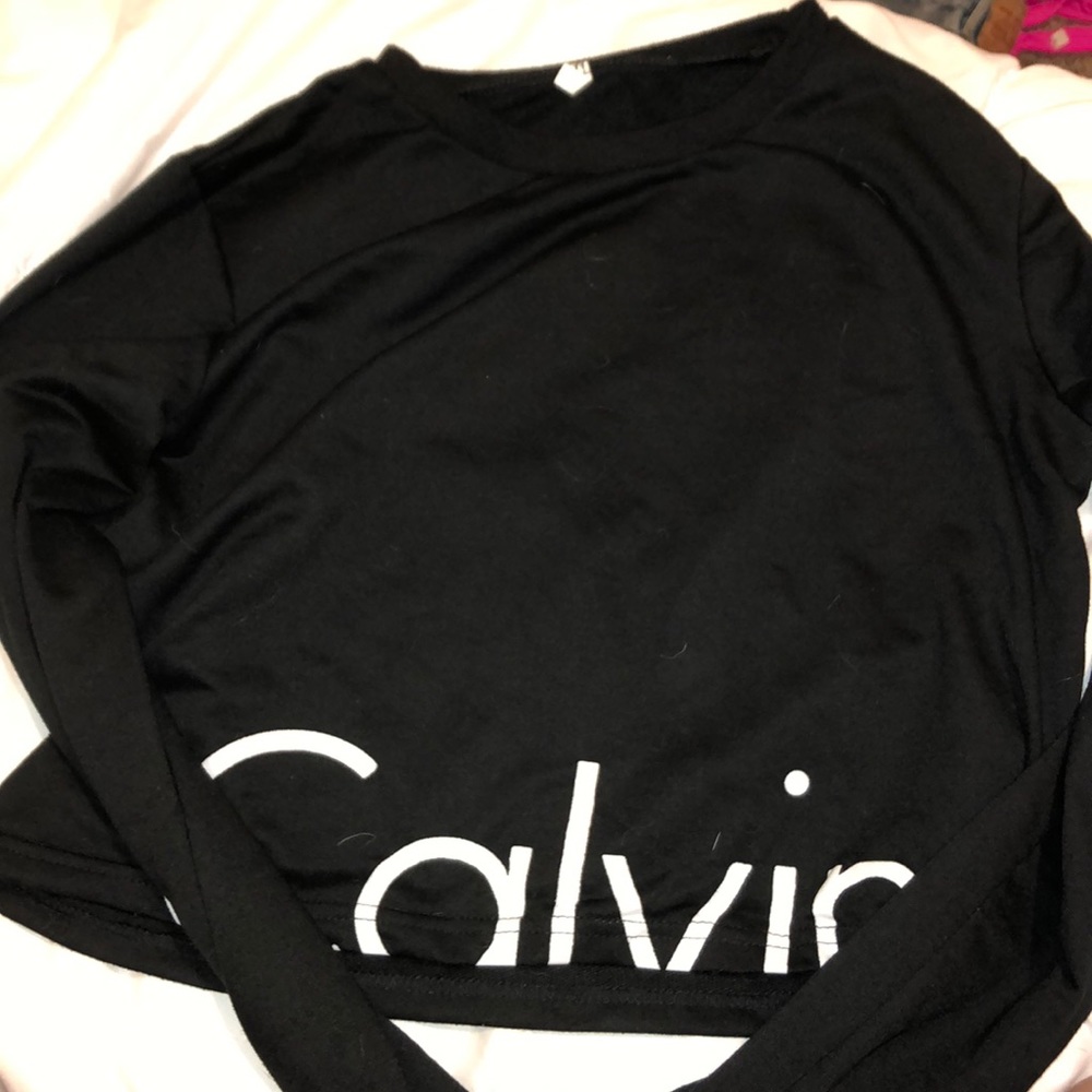 Long-sleeved crop top